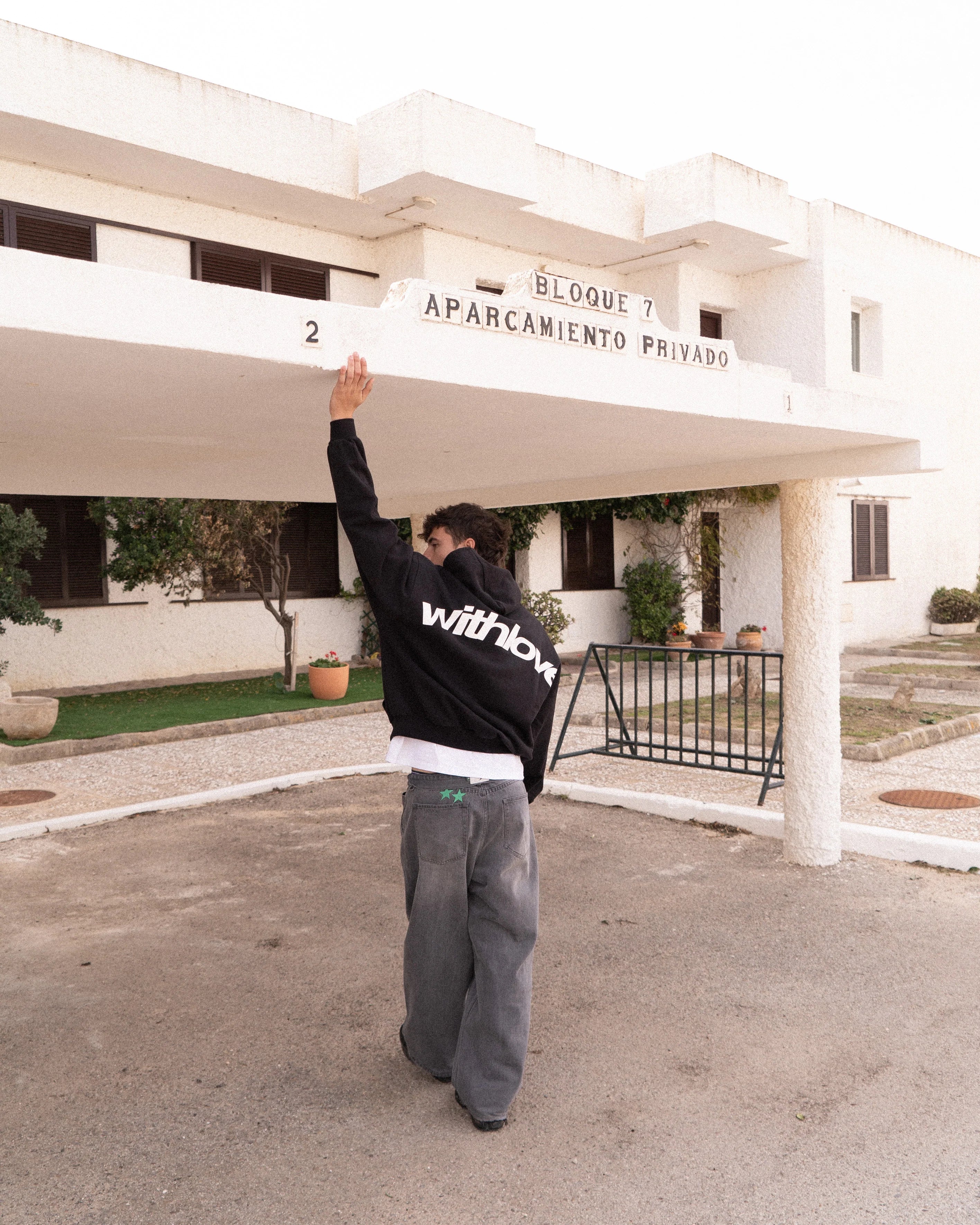 Poleron Scuffers Sign - black