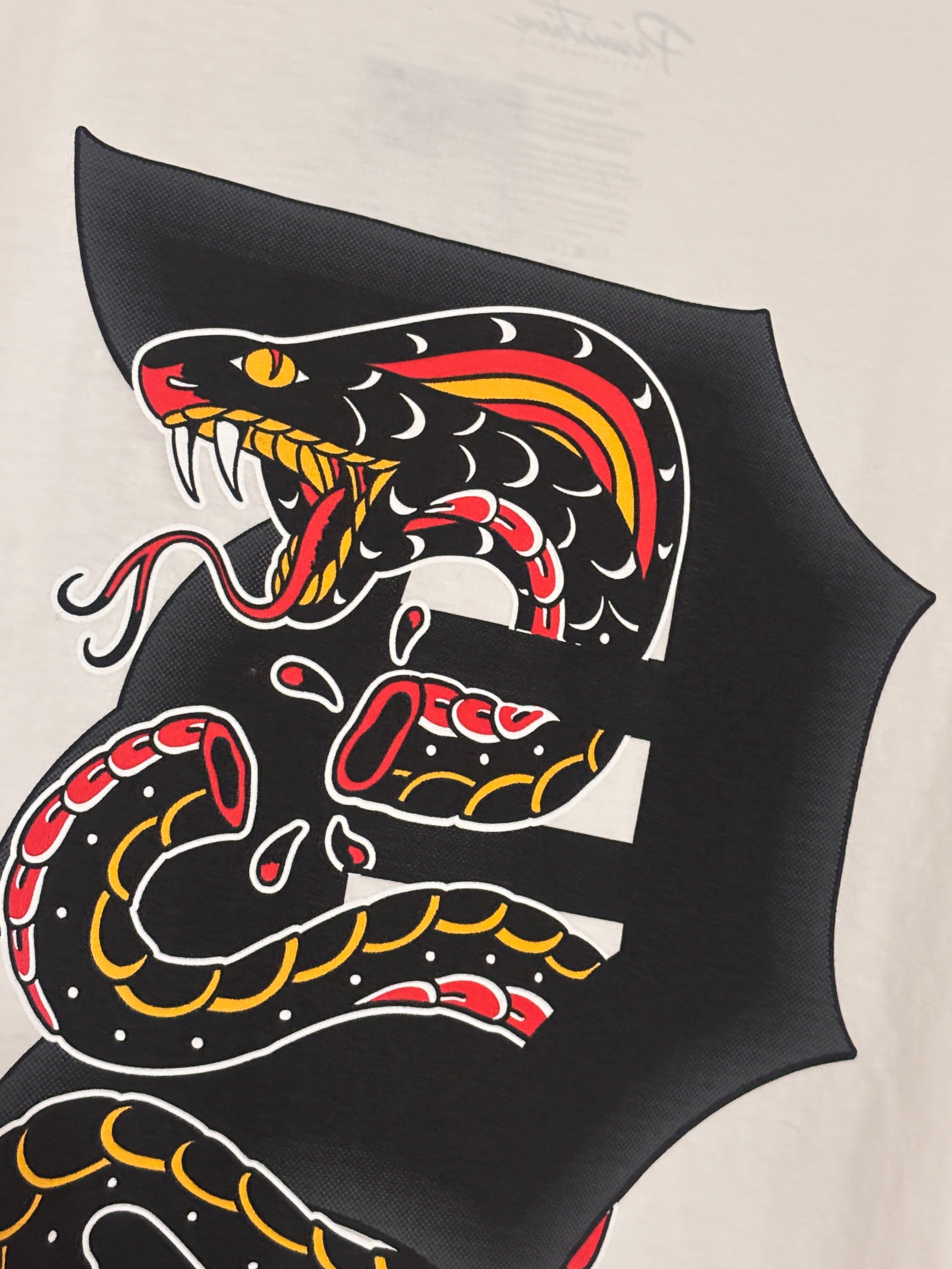 Polera Primitive Danger - White
